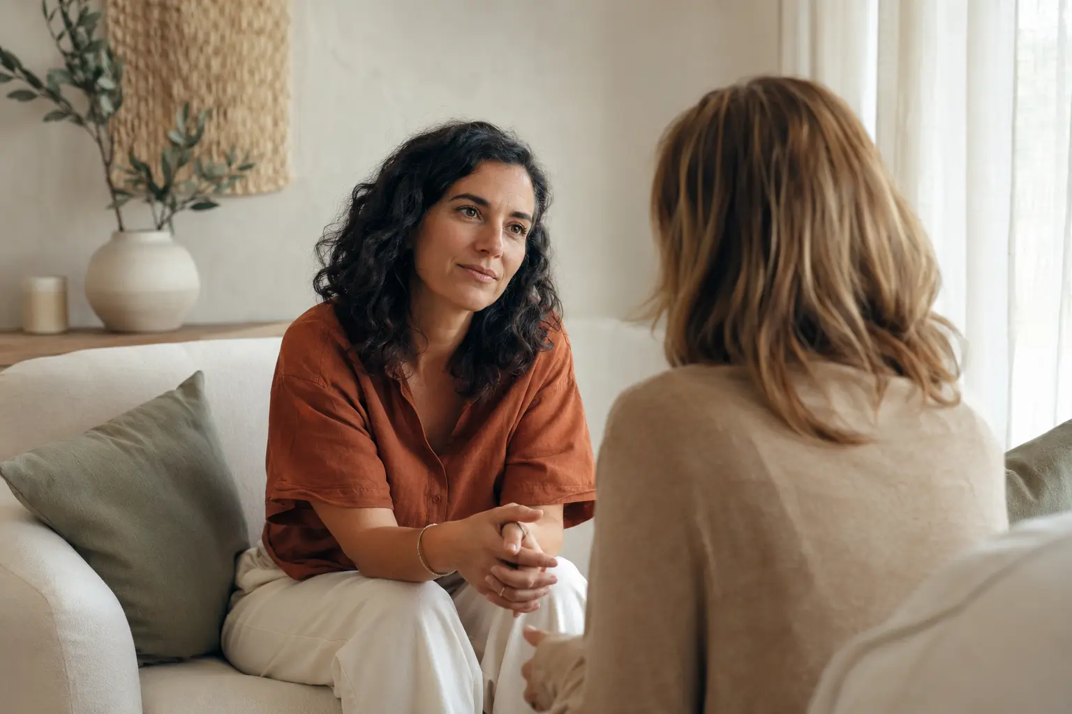 Sfeerbeeld: aandacht voor elkaar in een persoonlijk gesprek
